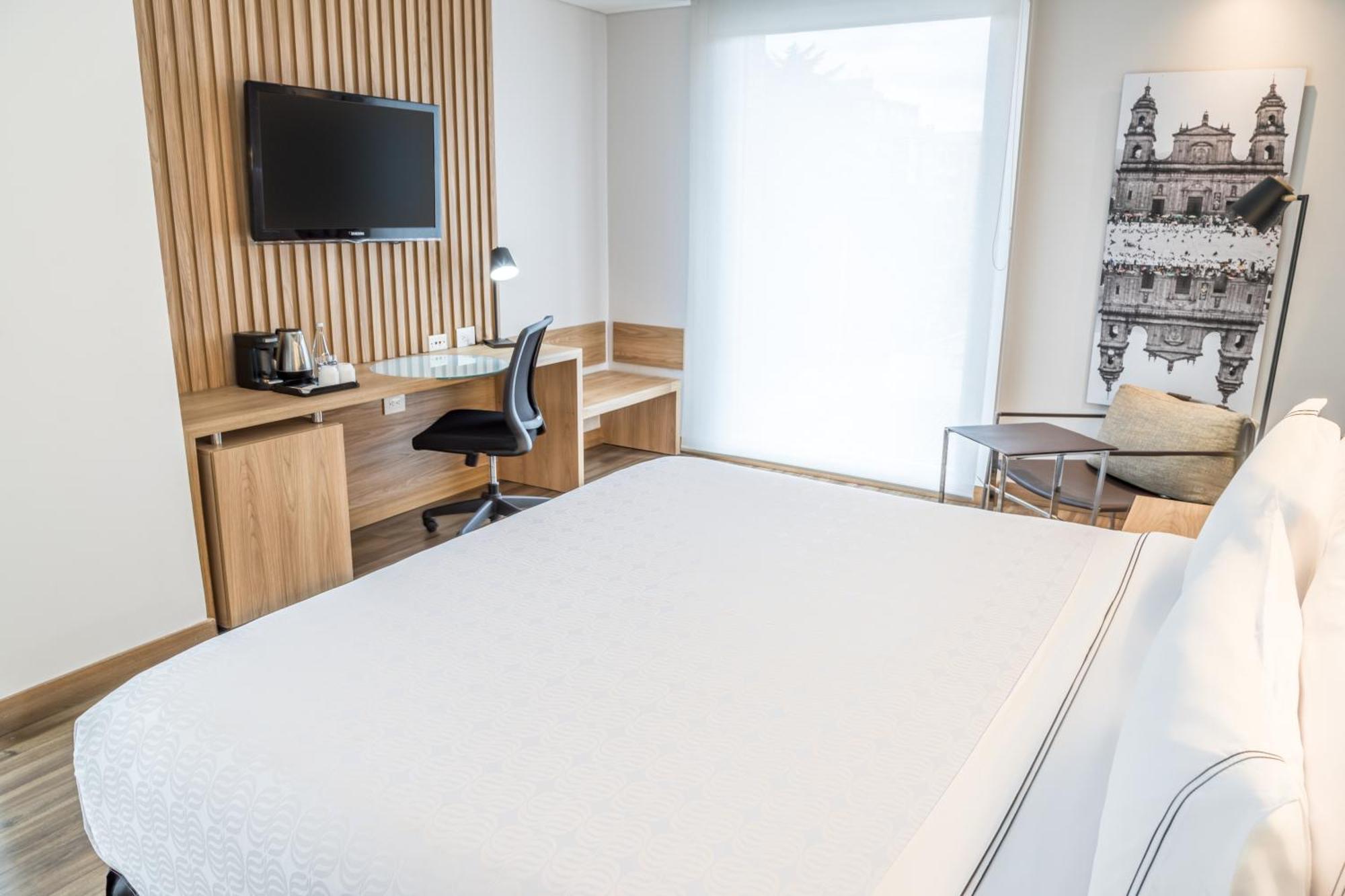 فندق سونستا هوتل بوجوتا بوغوتا المظهر الخارجي الصورة A room at the hotel