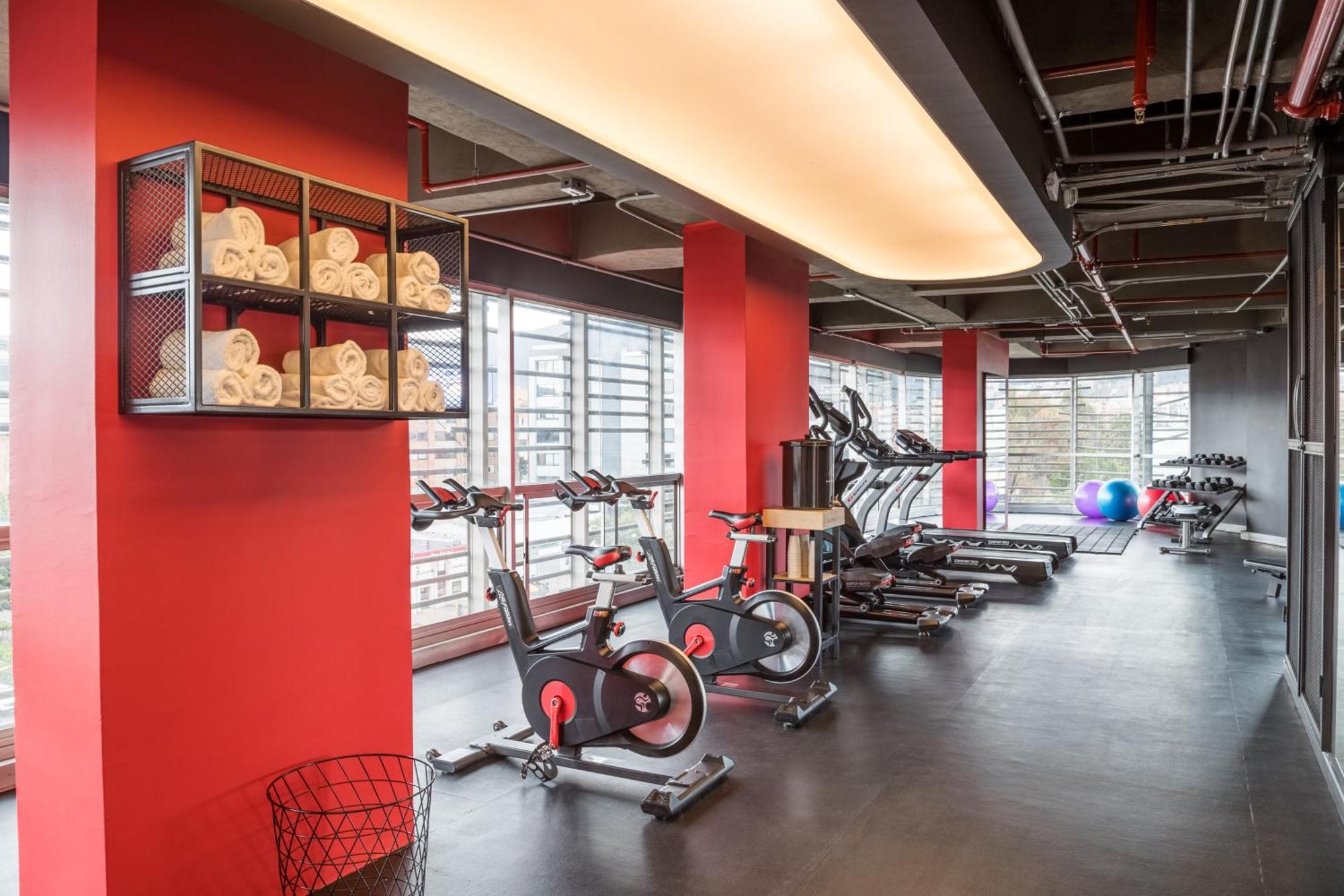 فندق سونستا هوتل بوجوتا بوغوتا المظهر الخارجي الصورة The gym at the hotel