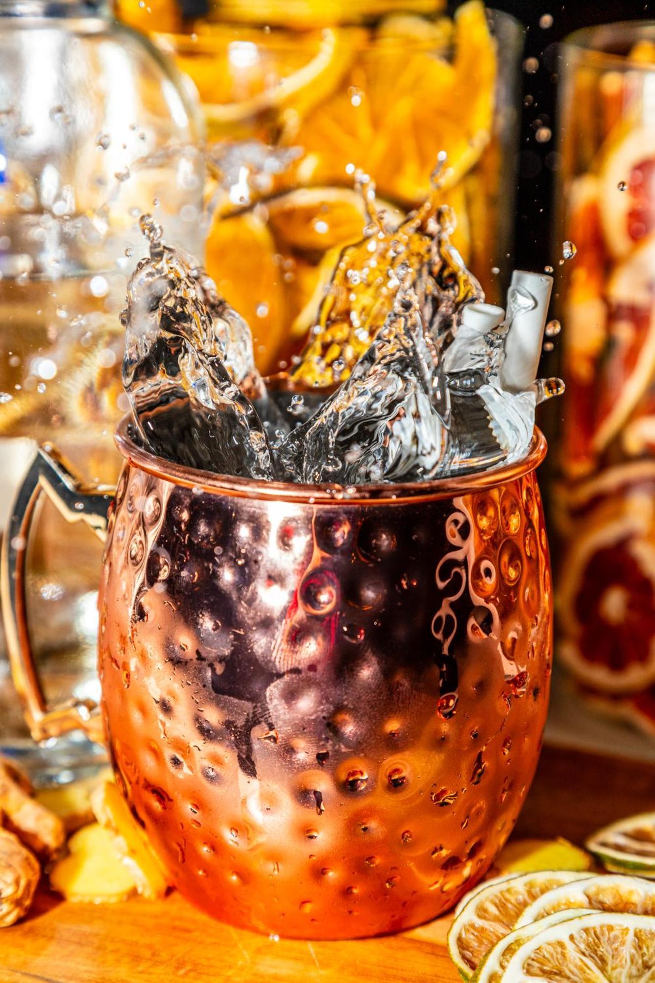 فندق سونستا هوتل بوجوتا بوغوتا المظهر الخارجي الصورة A Moscow Mule being stirred