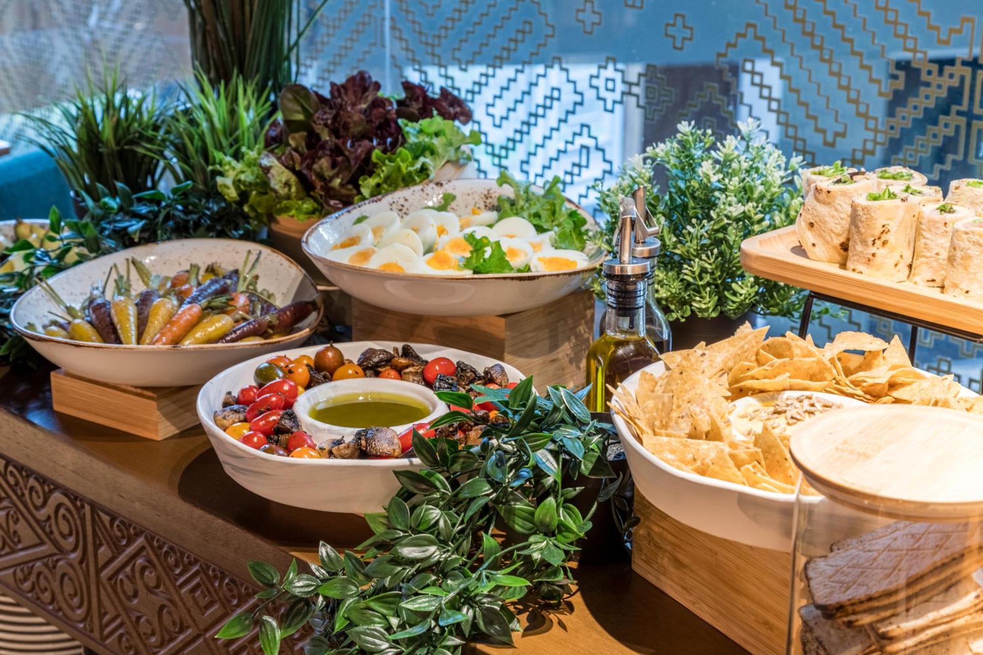 فندق سونستا هوتل بوجوتا بوغوتا المظهر الخارجي الصورة A selection of Mediterranean cuisine